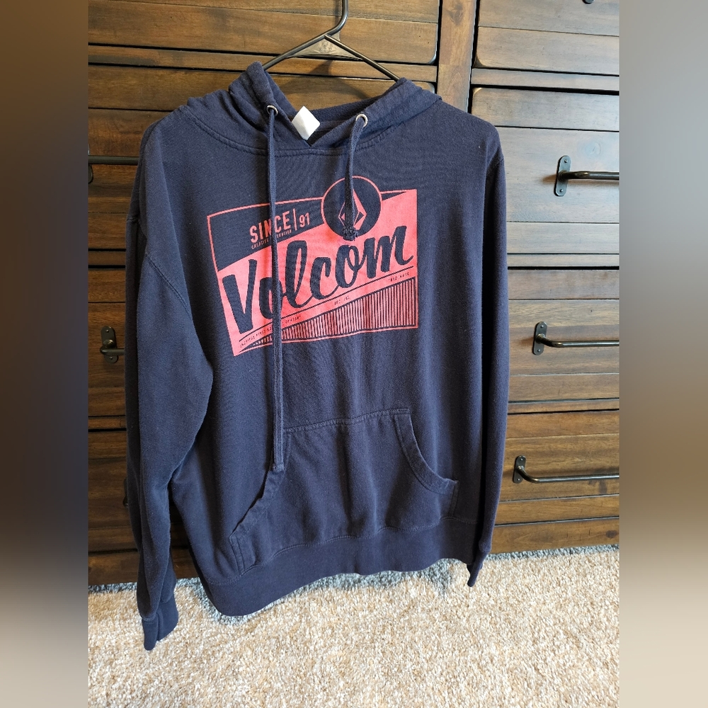 Volcom size small men's sweatshirt-great condition